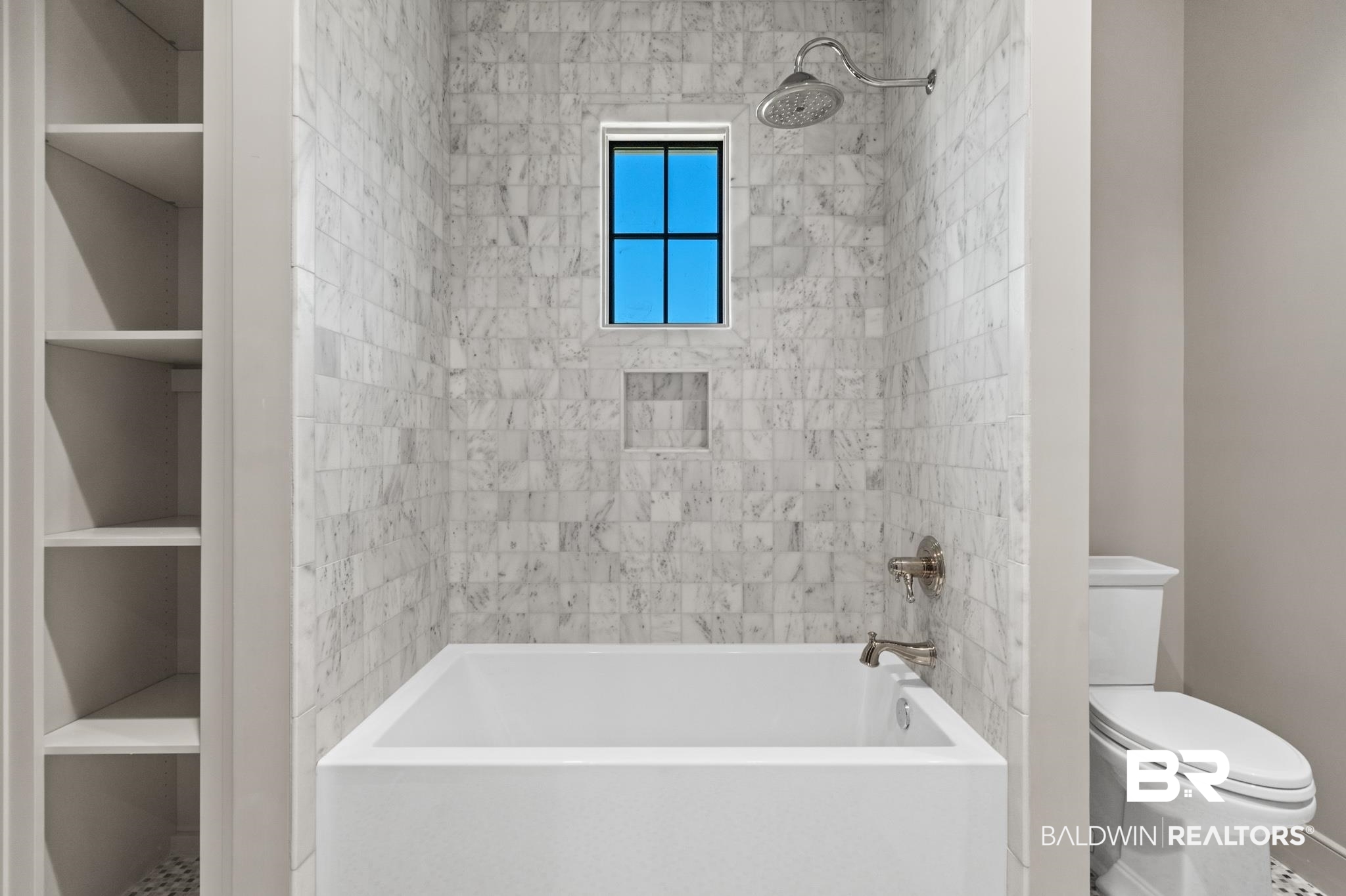 210 Castlands Court Fairhope, AL 36532 - Photo 32 of 50 Jack-n-Jill Bath