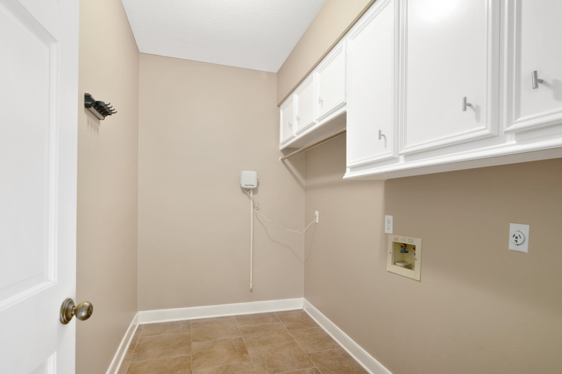 6039 Spring Creek Lane Spring, TX 77379 - Photo 36 of 48 a bathroom with a window