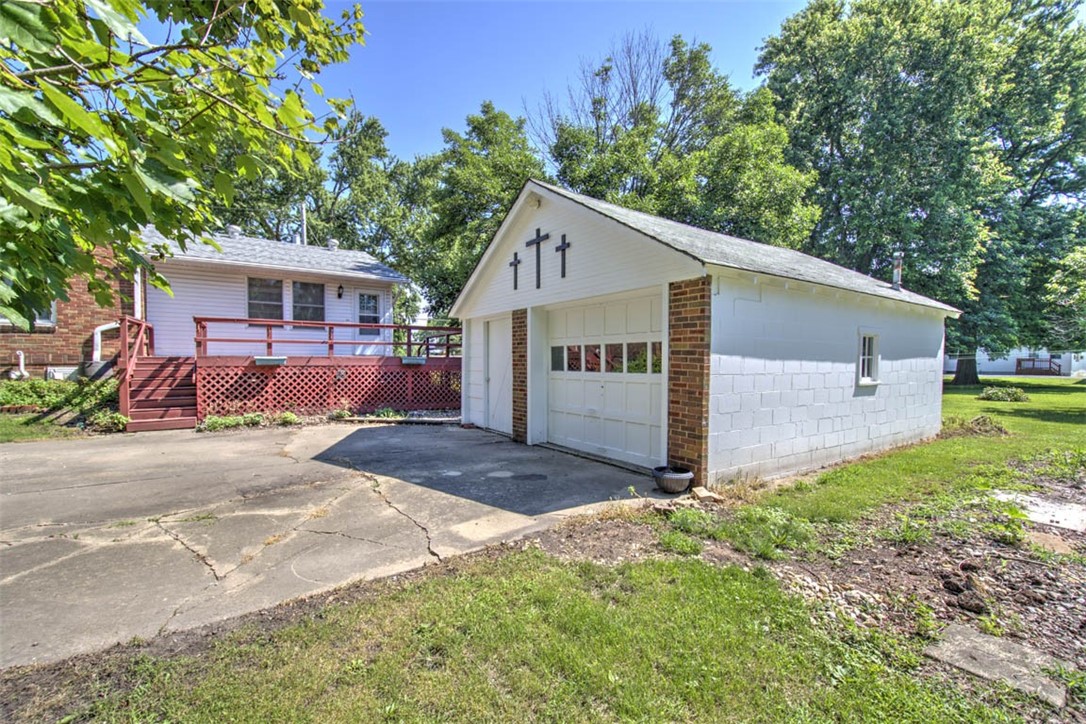 2520 South Esther Avenue Decatur, IL 62521 - Photo 2 of 30