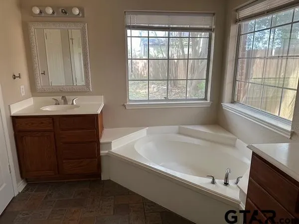 $1,600 | 5603 Calais Drive, Tyler, TX 75704