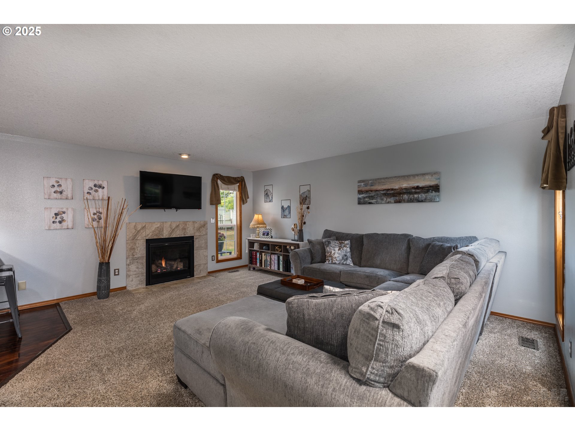 56597 Cascade View Drive Warren, OR 97053 - Photo 5 of 40 Living Room