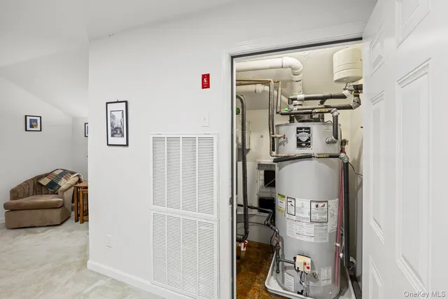 a picture of a white and white top