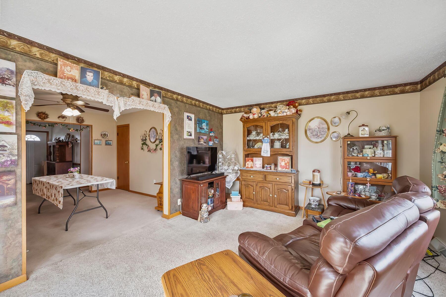 2376 Marion Road Marion, OH 43302 - Photo 18 of 40 Family room