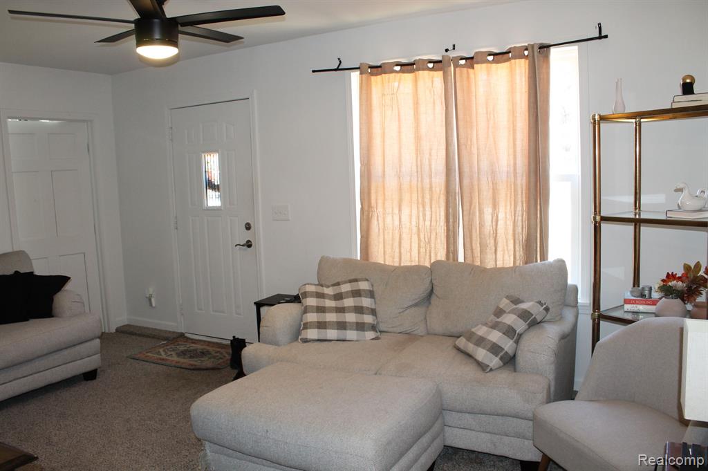 9611 Whitewood Road Pinckney, MI 48169 - Photo 5 of 38 Gallery Image 5