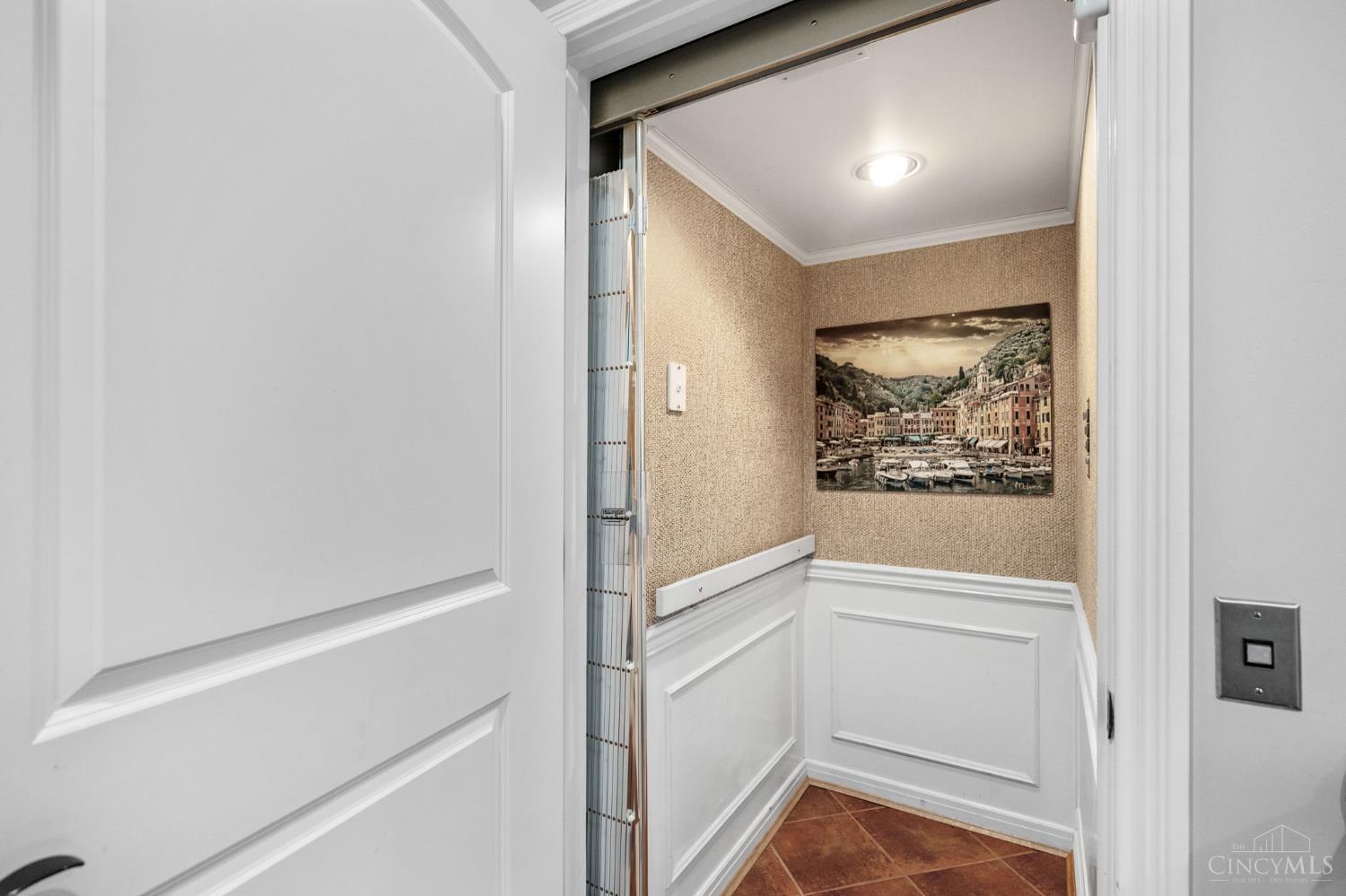 1464 Riverside Drive Cincinnati, OH 45202 - Photo 3 of 58