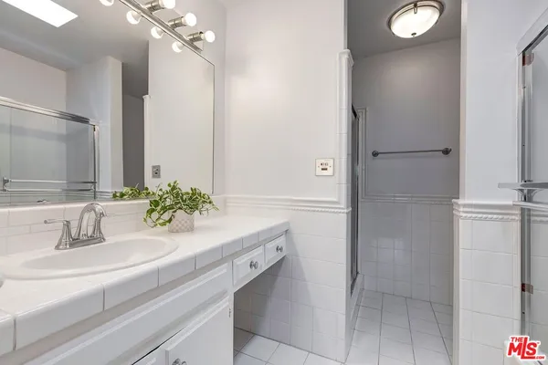 $599,000 | 5651 Windsor Way, Unit 308, Culver City, CA 90230