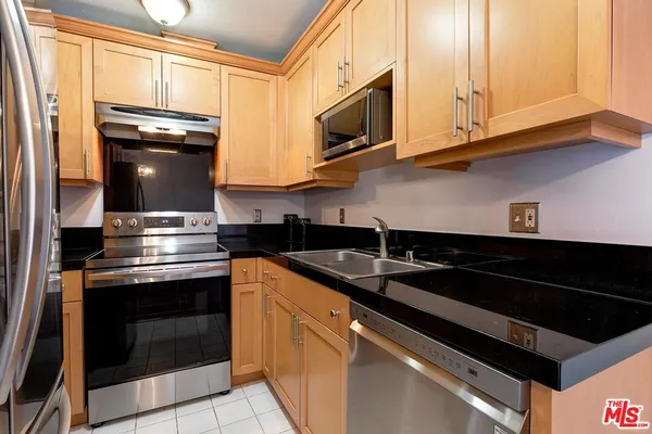 $599,000 | 5651 Windsor Way, Unit 308, Culver City, CA 90230