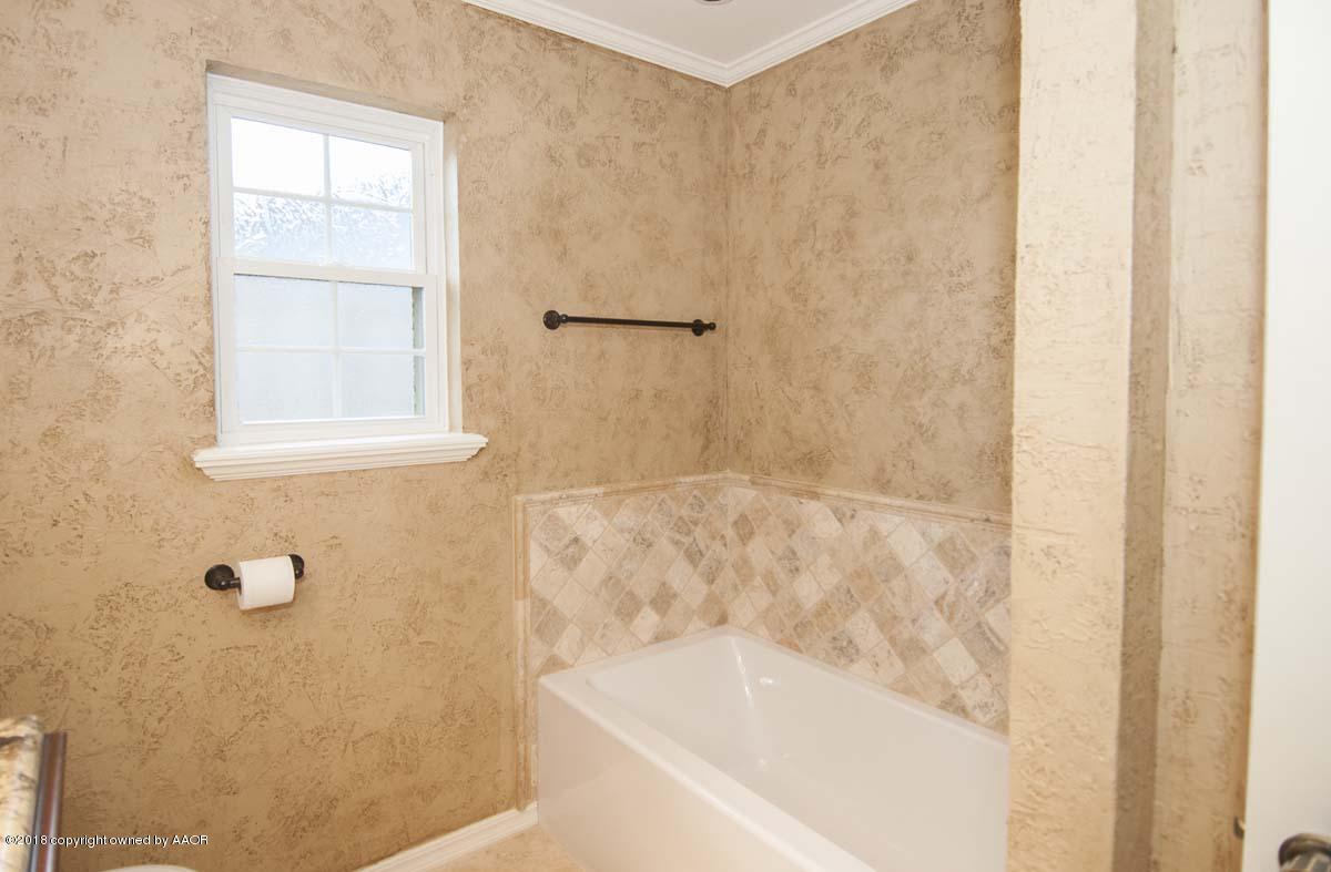 8217 Lamount Drive Amarillo, TX 79110 - Photo 31 of 51 BATHROOM 2 VIEW 2