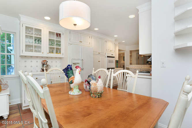 23 Stoney Ridge Lane Riverside, CT 06878 - Photo 9 of 21 a kitchen with kitchen island a stove a sink a refrigerator dining table and chairs
