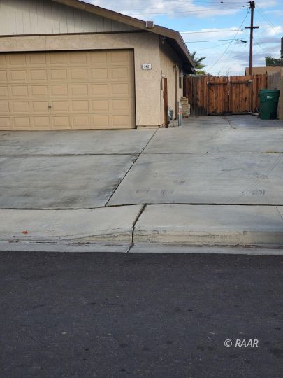 342 East Wilson Avenue Ridgecrest, CA 93555 - Photo 3 of 27 a view of a car garage
