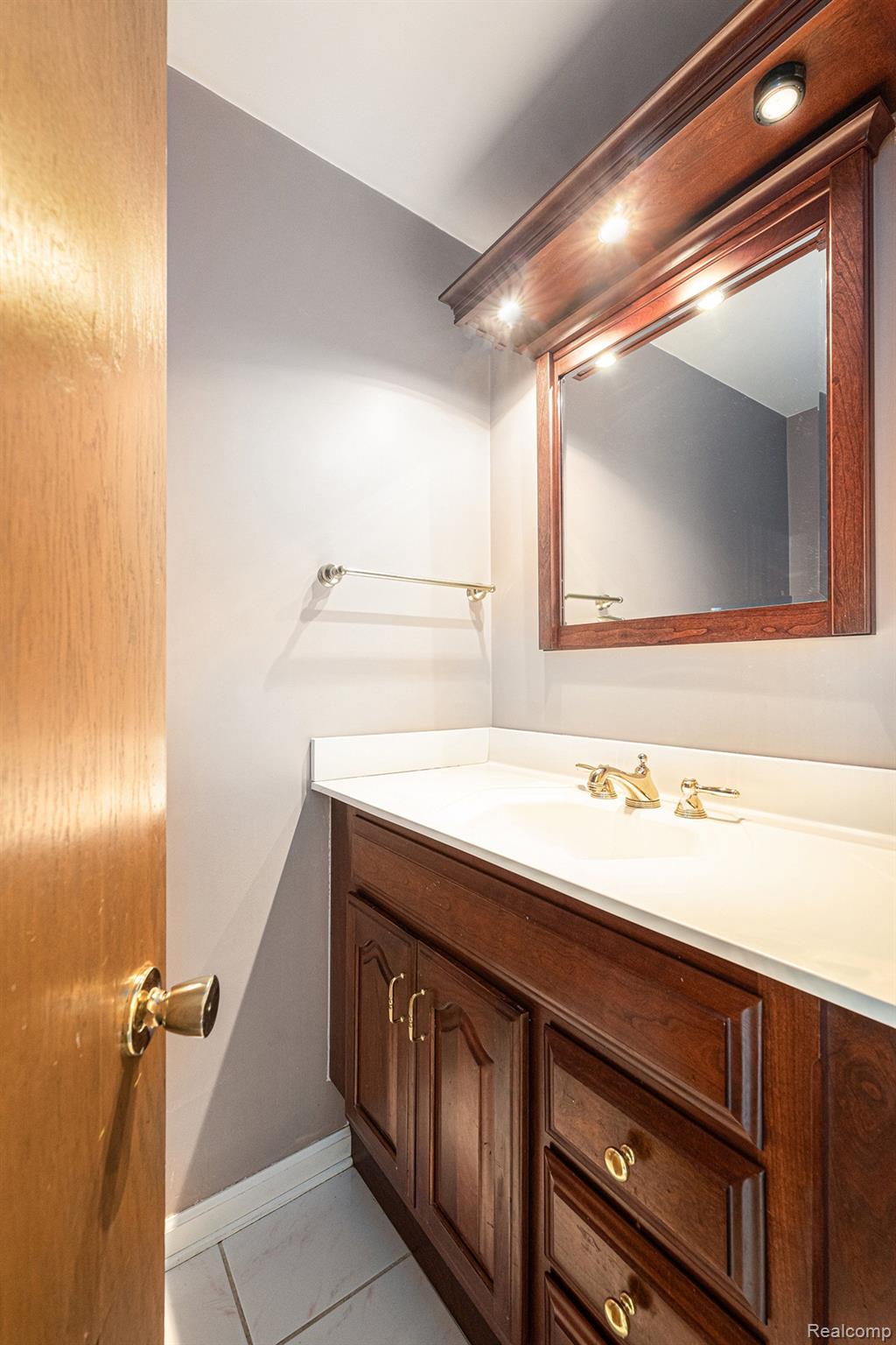 430 Willow Tree Lane Rochester, MI 48306 - Photo 17 of 33 Gallery Image 17