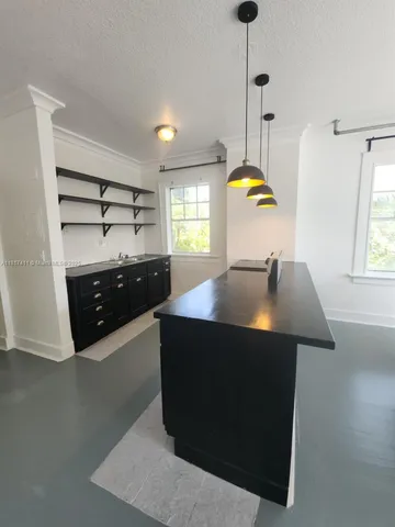 $2,300 | 1611 Michigan Avenue, Unit 11, Miami Beach, FL 33139