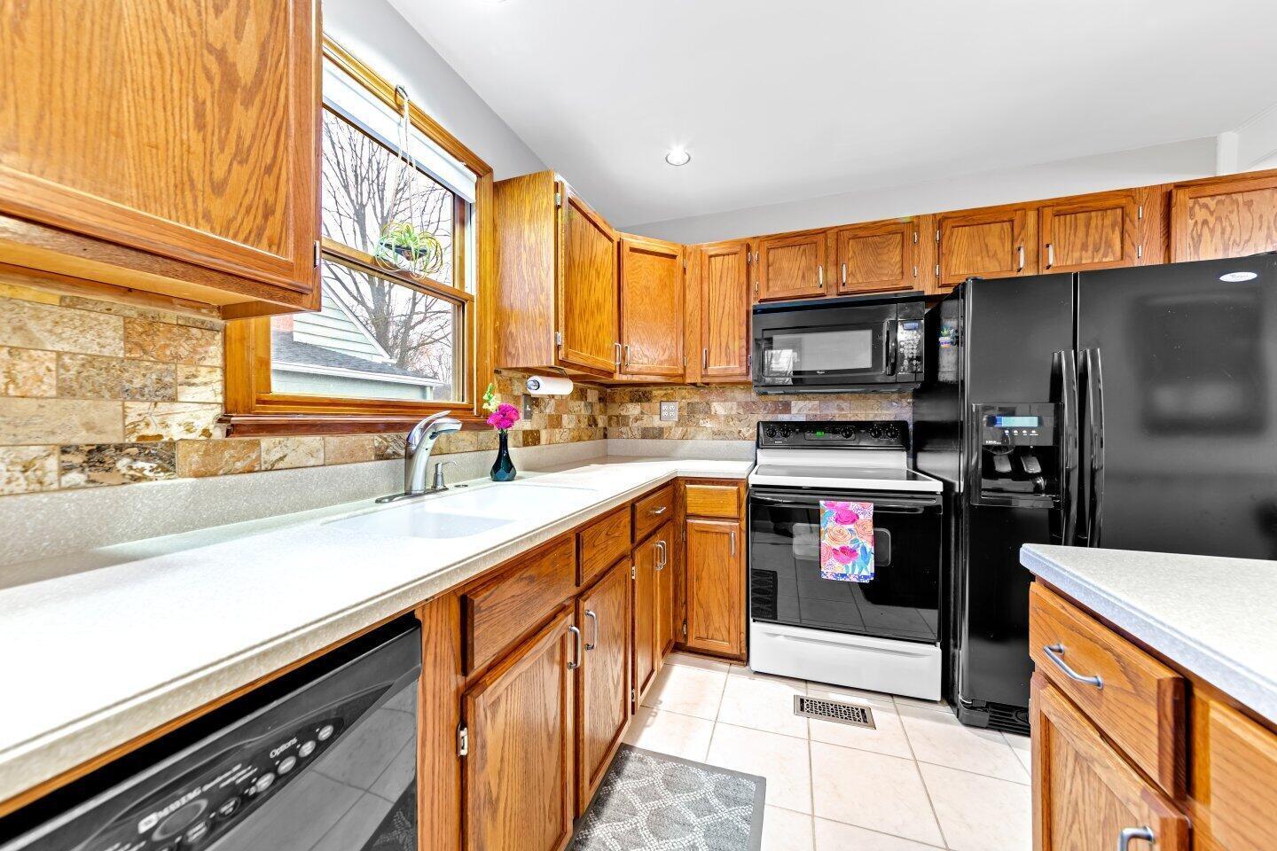 428 East Beaumont Road Columbus, OH 43214 - Photo 12 of 42 016-428EastBeaumontRoad-Columbus-OH-4321