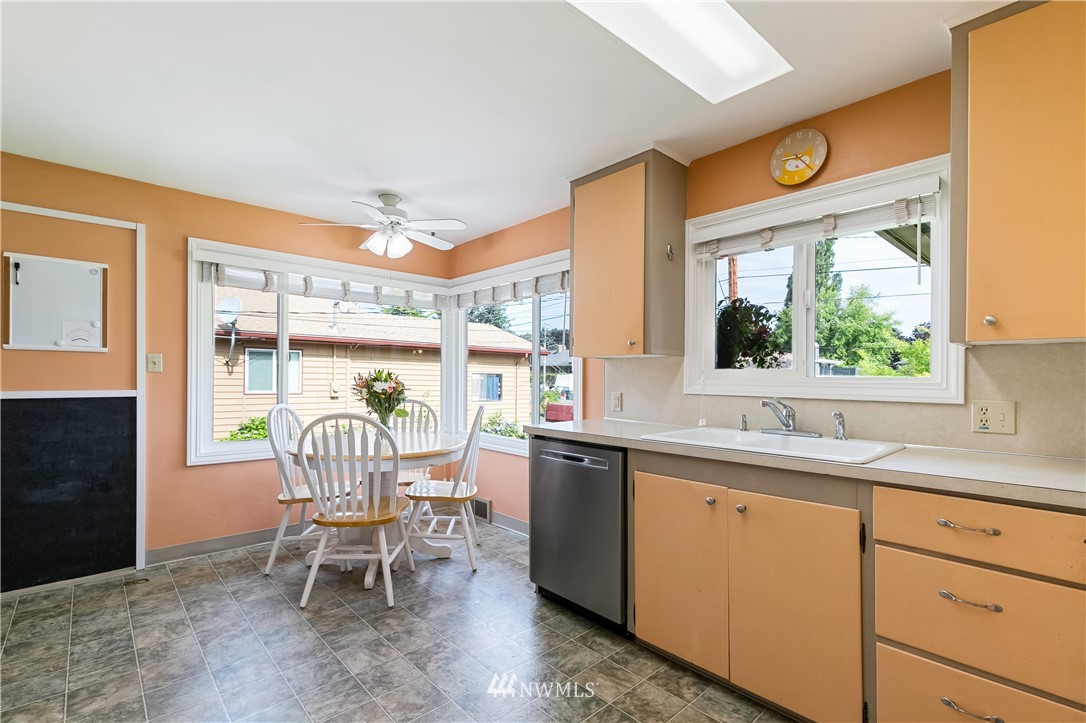 2841 McLeod Road Bellingham, WA 98225 - Photo 6 of 39 Gallery Image 6
