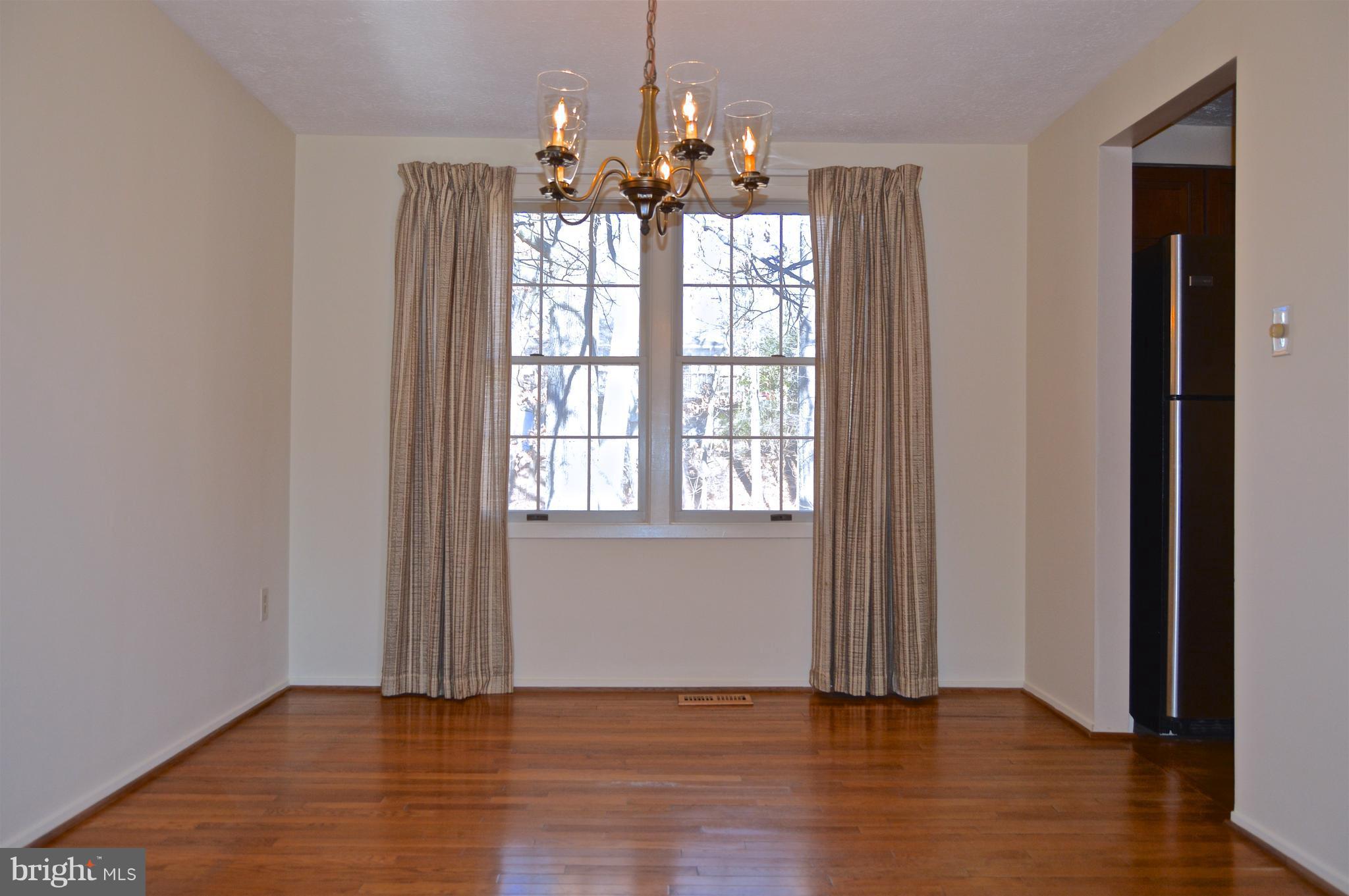 5751 Heming Avenue Springfield, VA 22151 - Photo 4 of 22 Formal and Private Dining