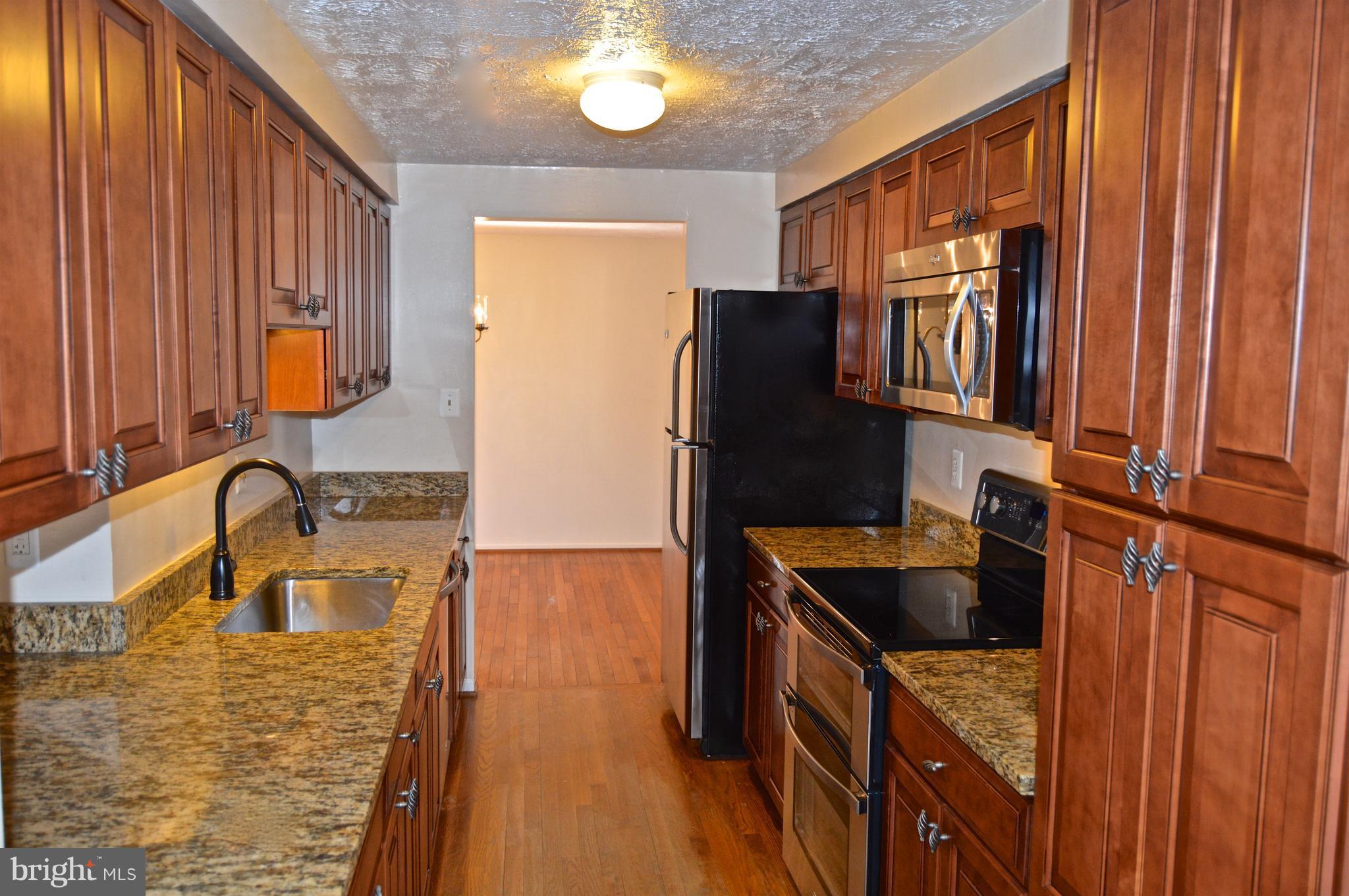 5751 Heming Avenue Springfield, VA 22151 - Photo 6 of 22 Granite CTs & Slow-Close Cabinets !!