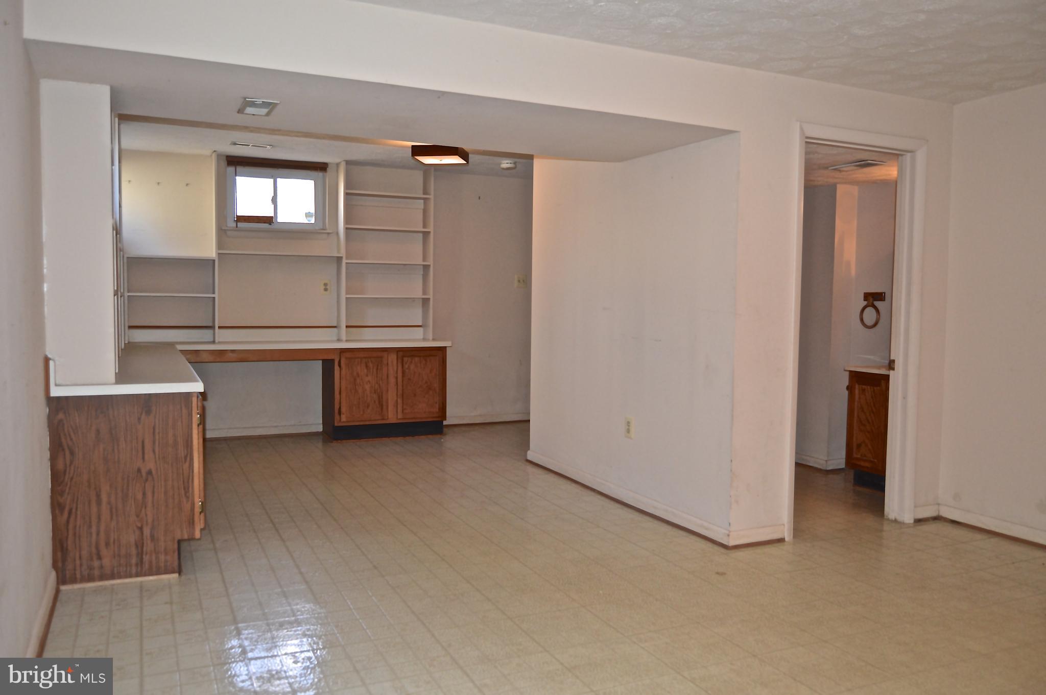 5751 Heming Avenue Springfield, VA 22151 - Photo 10 of 22 Huge Rec Room w/ FULL BATHROOM (+walk out)