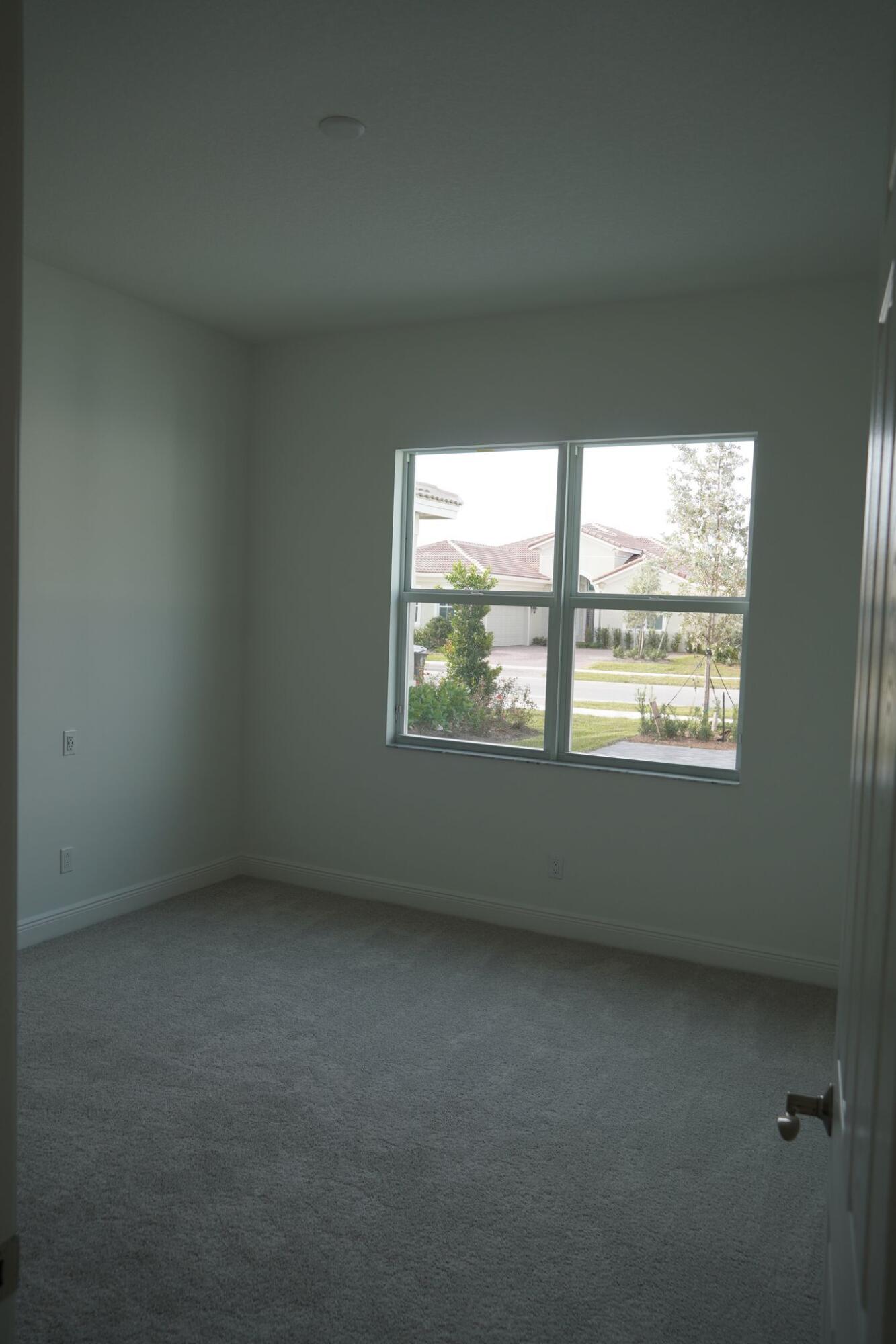 9075 Southwest Roccia Way Port St. Lucie, FL 34987 - Photo 20 of 32 iiE8mUln