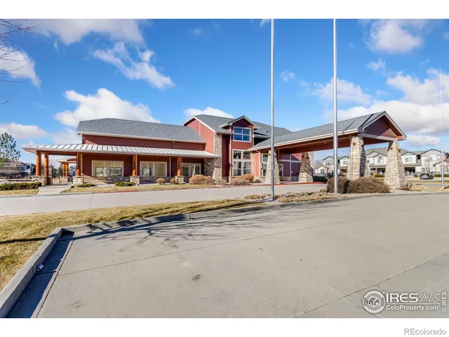a view of houses with sky view