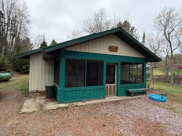 $400,000 | 6803 Willet Lane, Republic, MI 49879