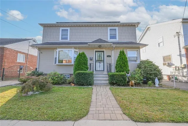 $899,000 | 3204 Glennon Place | Throgs Neck