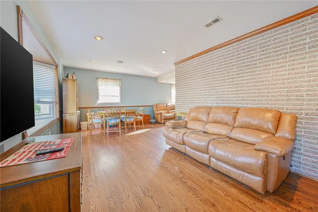 $899,000 | 3204 Glennon Place | Throgs Neck