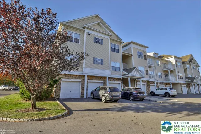 $1,895 | 702 Eden Terrace, Easton, PA 18042