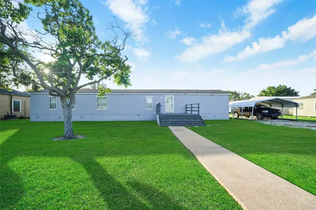 a view of a house with a big yard