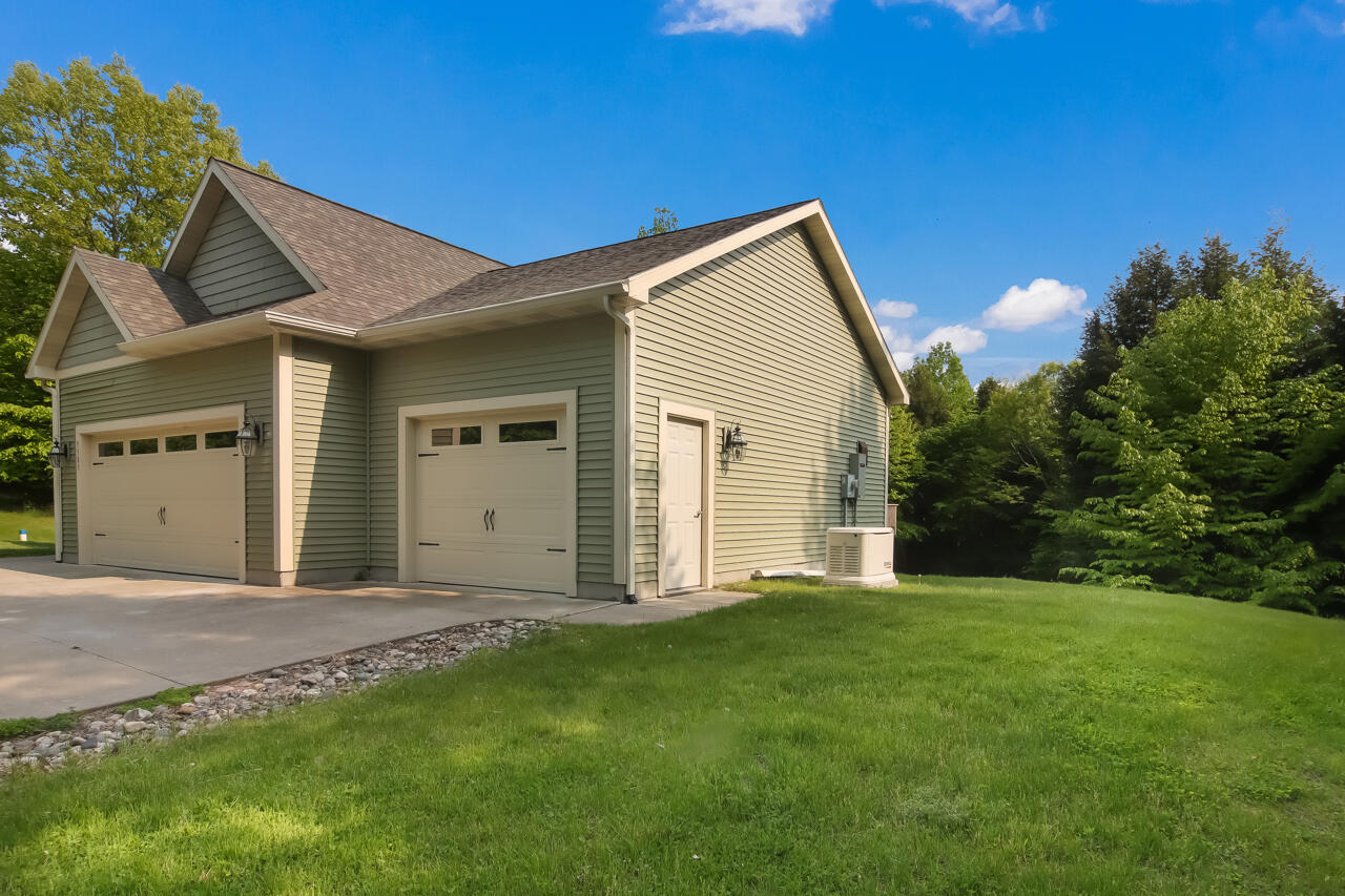 9583 Moon Ridge Road Onekama, MI 49675 - Photo 7 of 73 15-Scene-16