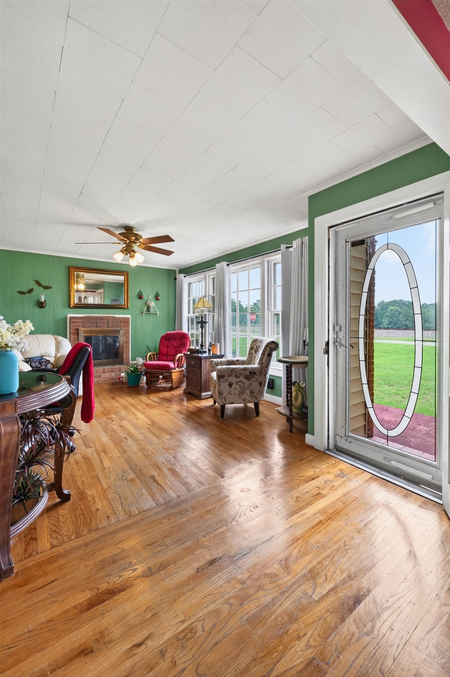 710 West Main Street Pacolet, SC 29372 - Photo 12 of 39 Living Room & Entry Door