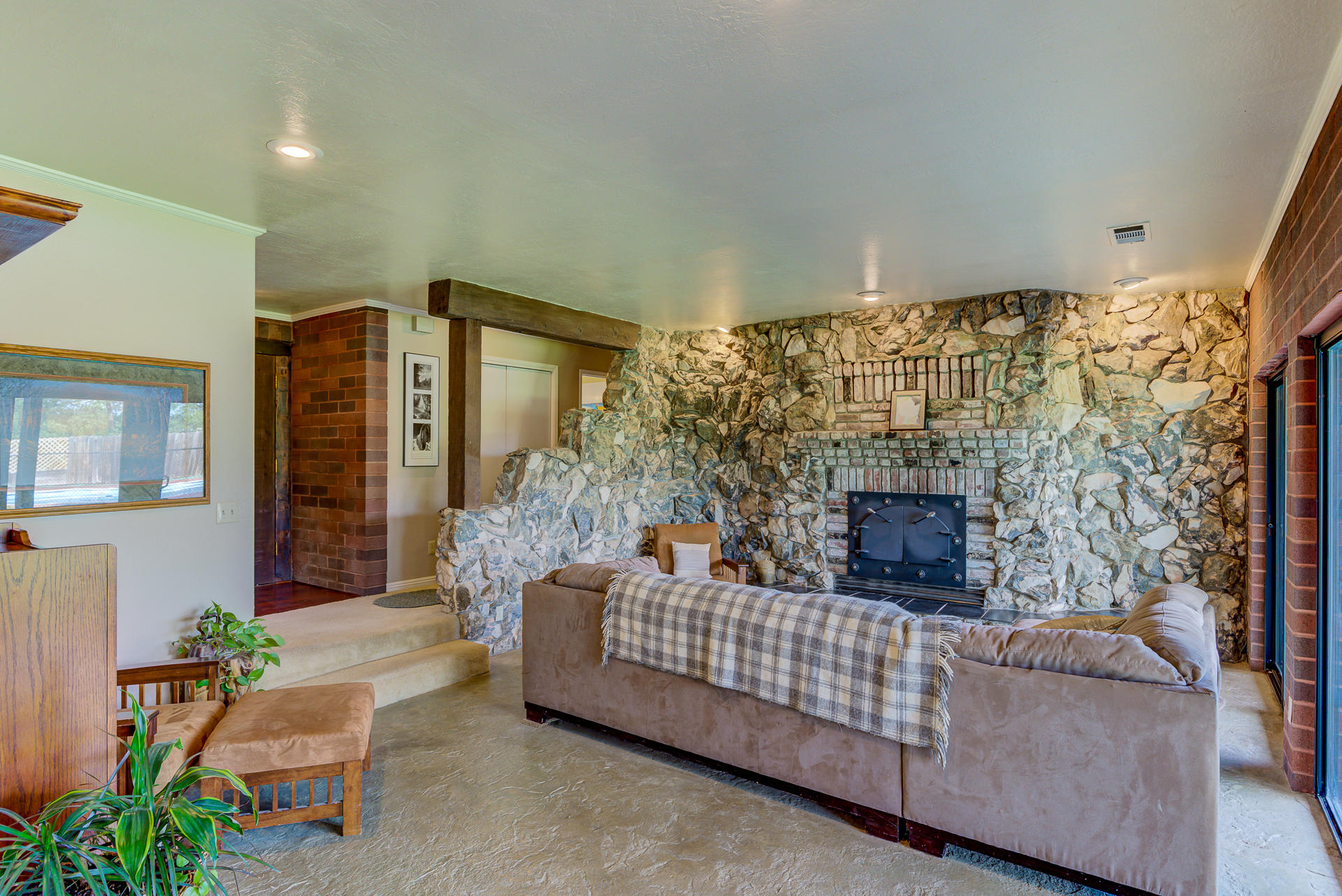 8609 Maynard Road Palo Cedro, CA 96073 - Photo 12 of 71 8609MaynardRoadInt_022