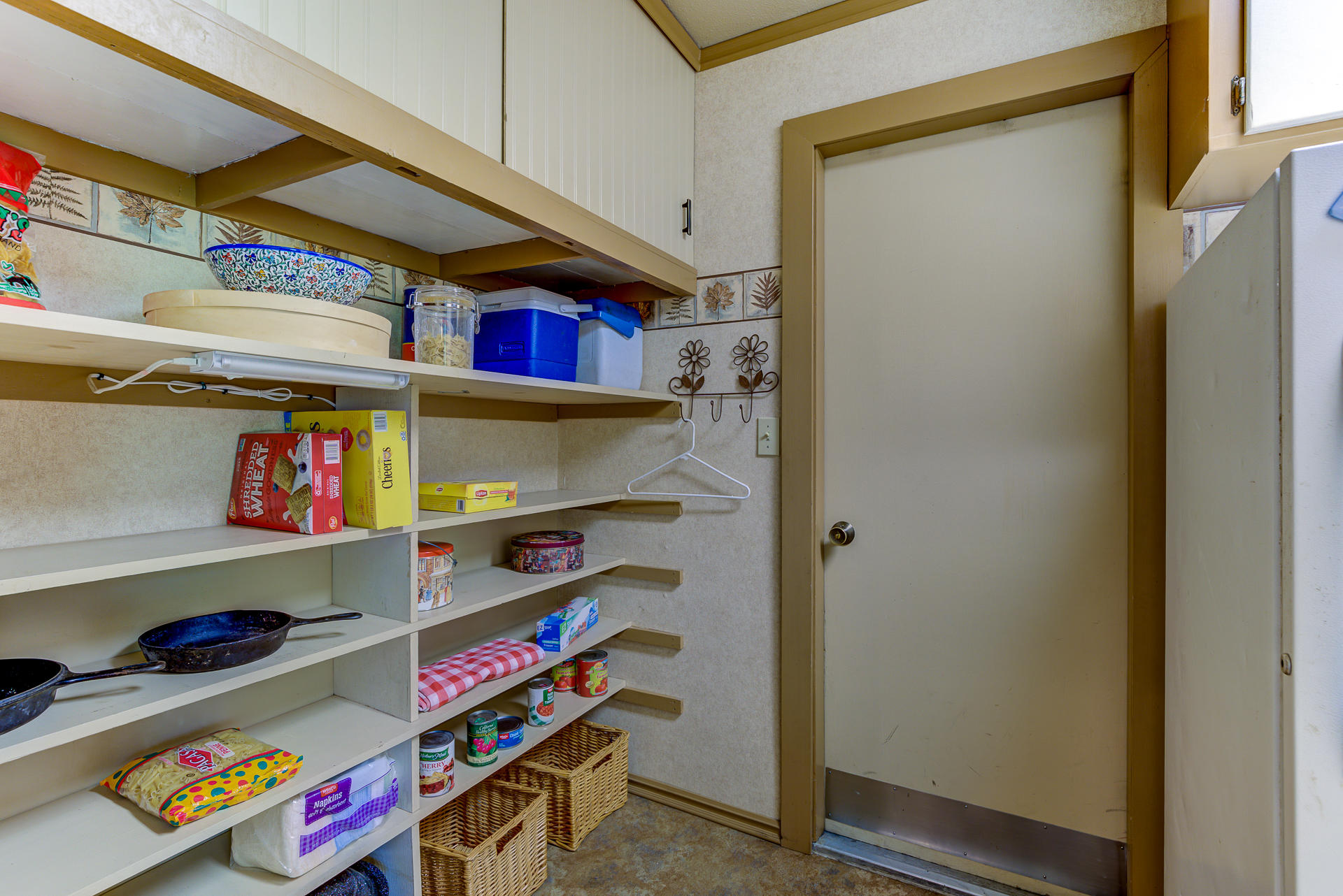 8609 Maynard Road Palo Cedro, CA 96073 - Photo 22 of 71 8609MaynardRoadInt_016
