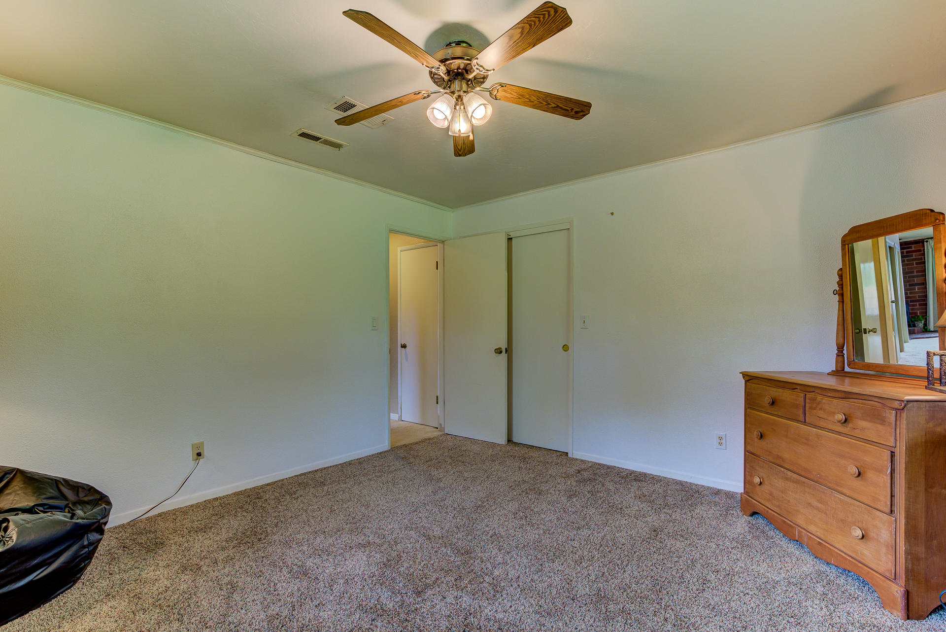 8609 Maynard Road Palo Cedro, CA 96073 - Photo 34 of 71 8609MaynardRoadInt_002