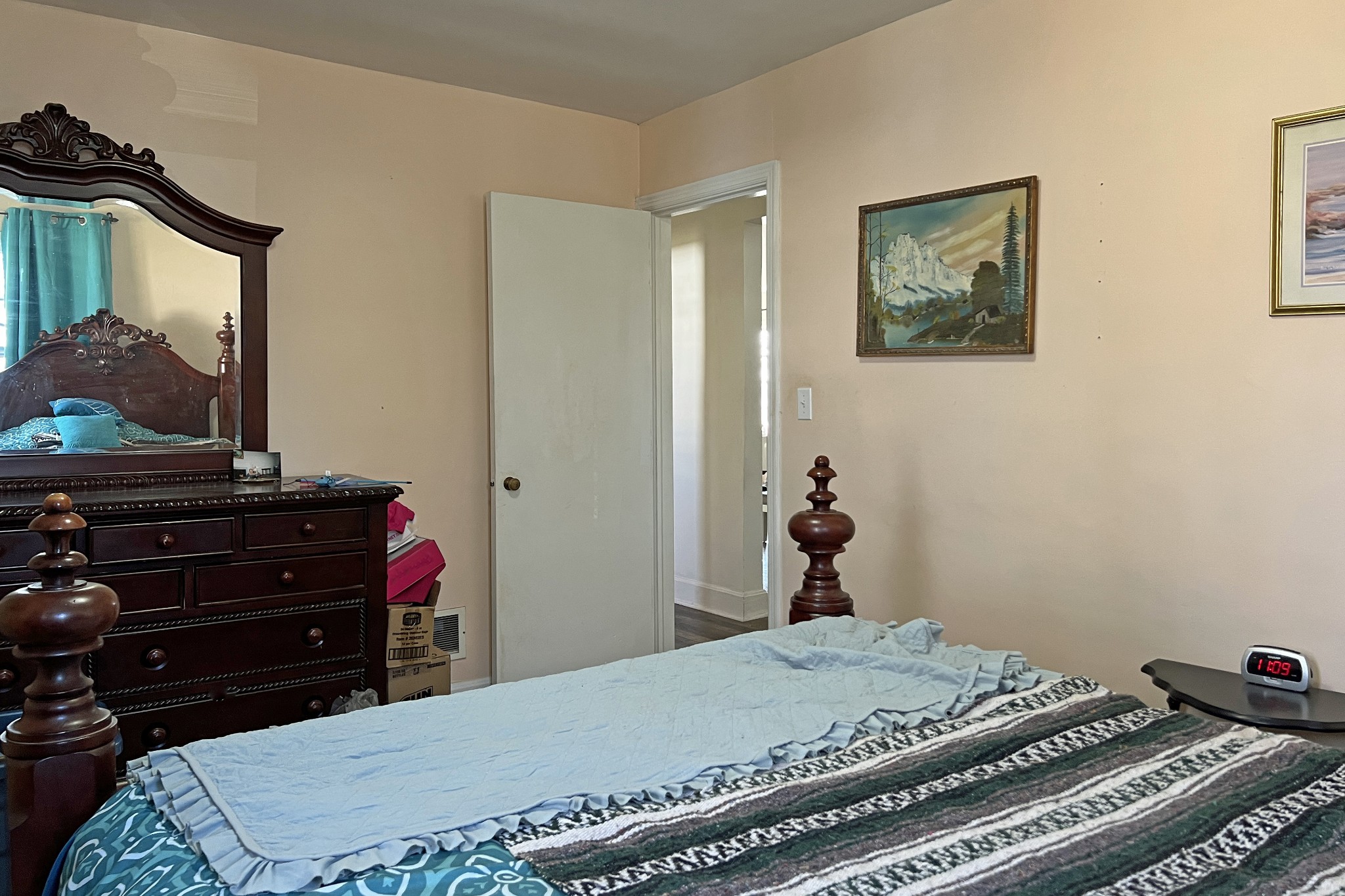 208 Morgantown Road Franklin, KY 42134 - Photo 8 of 18 a bedroom with a bed and a dresser