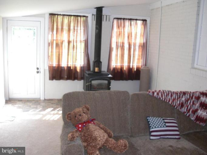 9121 Jordan Road Fairplay, MD 21733 - Photo 2 of 21 Sitting Room