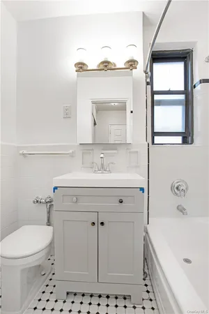 $2,895 | 411 Bronx River Road, Unit 7F, Yonkers, NY 10704