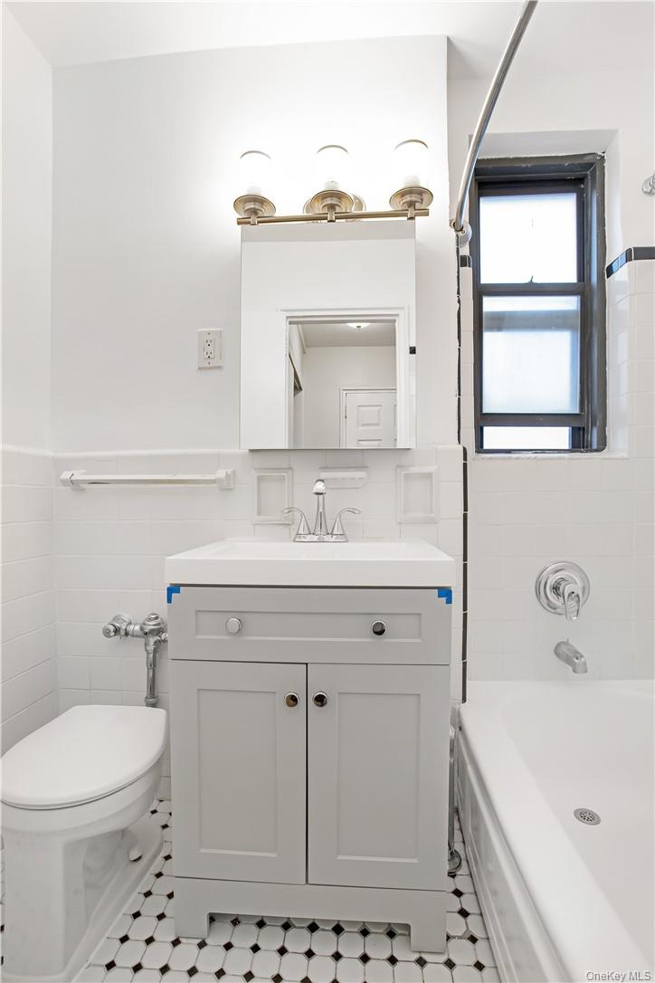 411 Bronx River Road, Unit 7F Yonkers, NY 10704 - Photo 13 of 23 a bathroom with a sink a toilet and bathtub