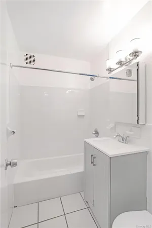 $2,895 | 411 Bronx River Road, Unit 7F, Yonkers, NY 10704