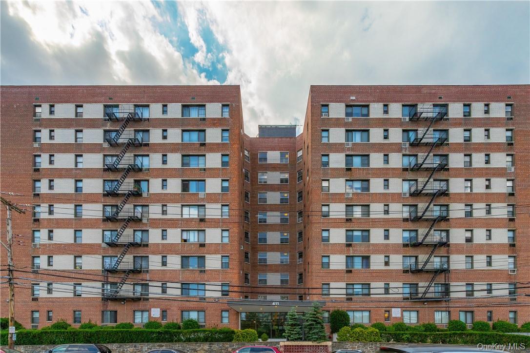 411 Bronx River Road, Unit 7F Yonkers, NY 10704 - Photo 20 of 23 a front view of a building