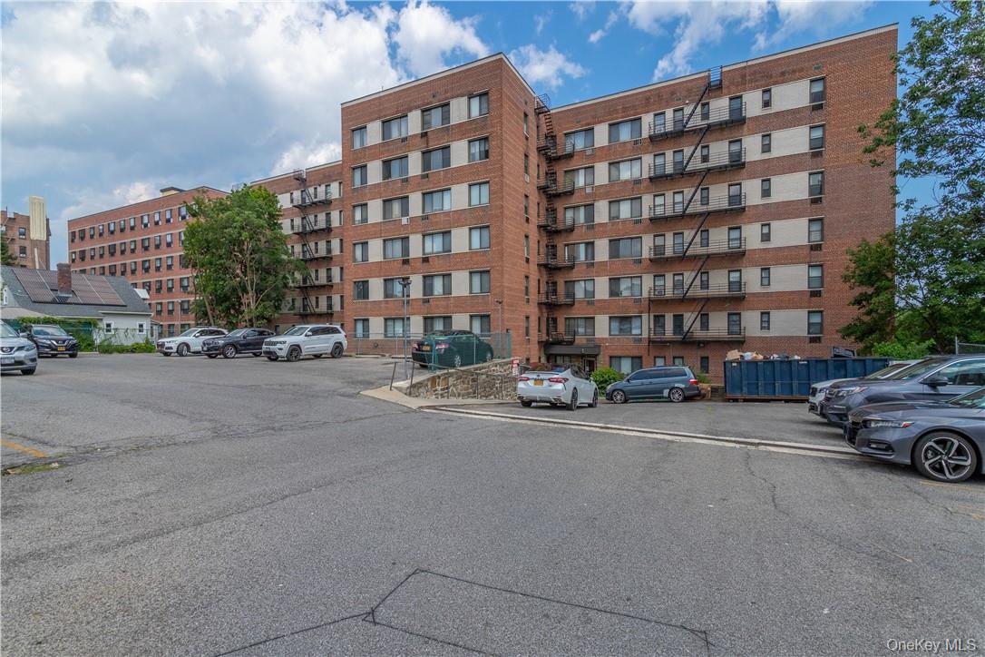 411 Bronx River Road, Unit 7F Yonkers, NY 10704 - Photo 21 of 23 a building view