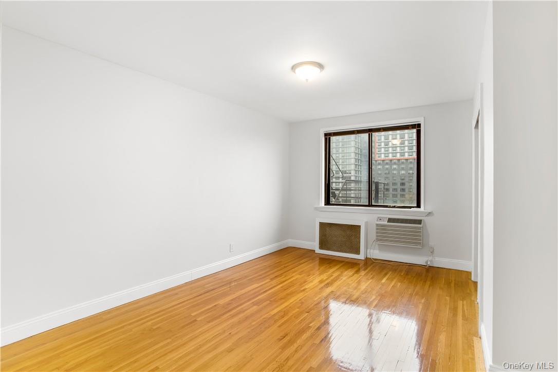 411 Bronx River Road, Unit 7F Yonkers, NY 10704 - Photo 5 of 23 an empty room with a window