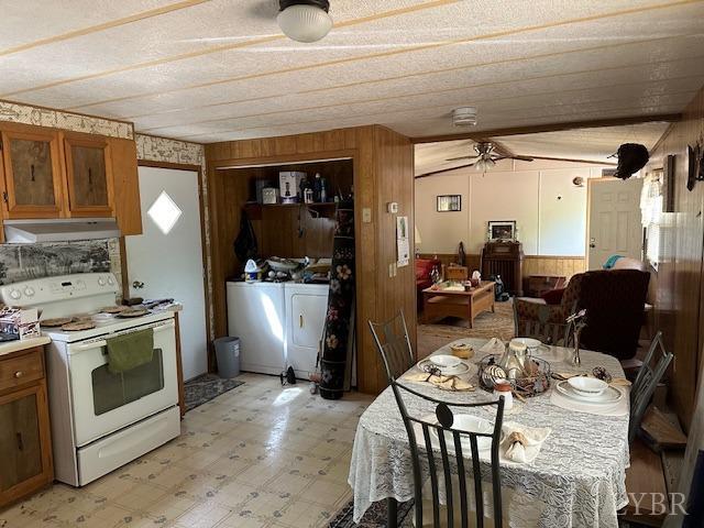 2319 West Perch Road Monroe, VA 24574 - Photo 10 of 50 a kitchen with a table chairs stove and refrigerator