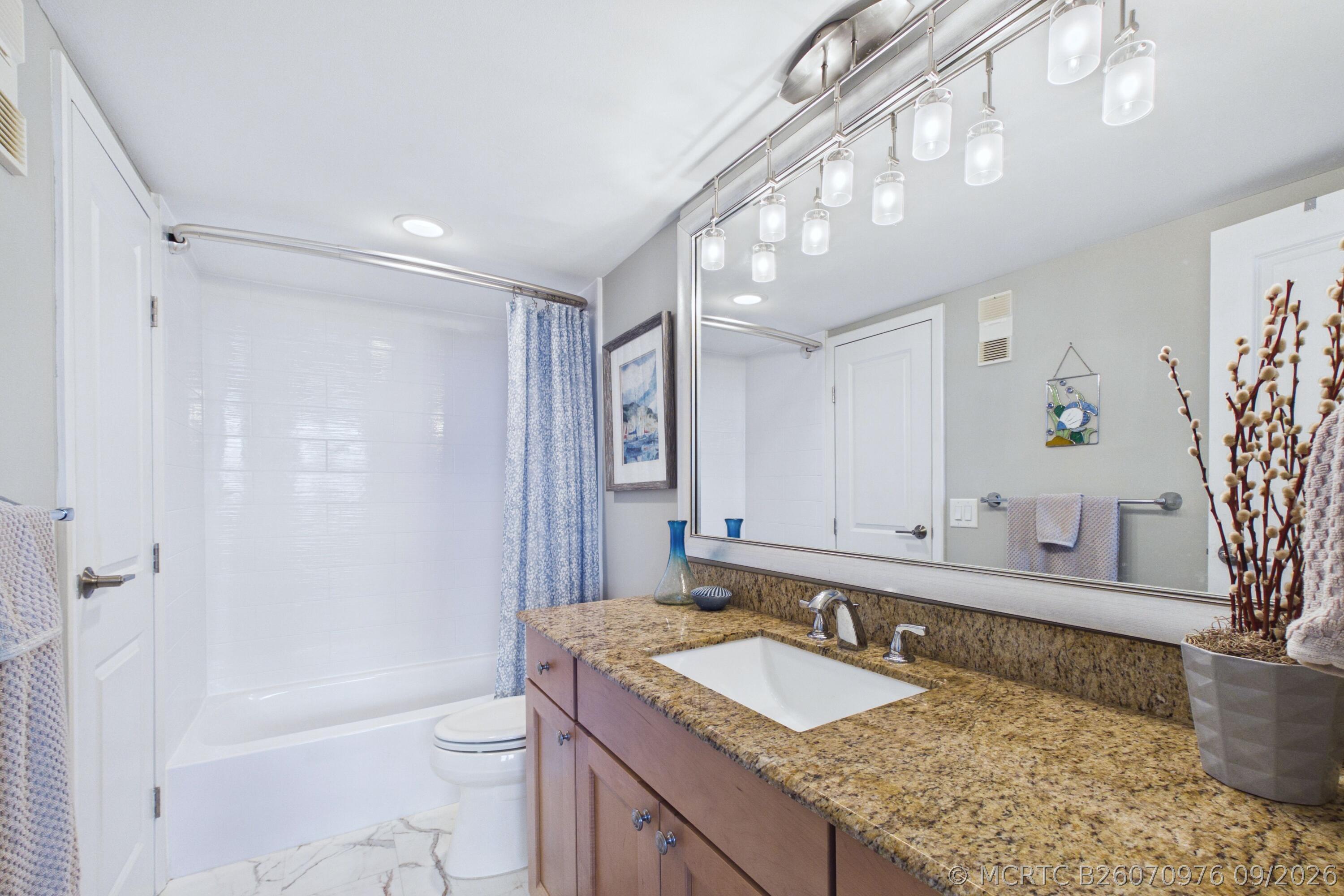 336 Golfview Road, Unit 1017 North Palm Beach, FL 33408 - Photo 24 of 39 Guest Bath