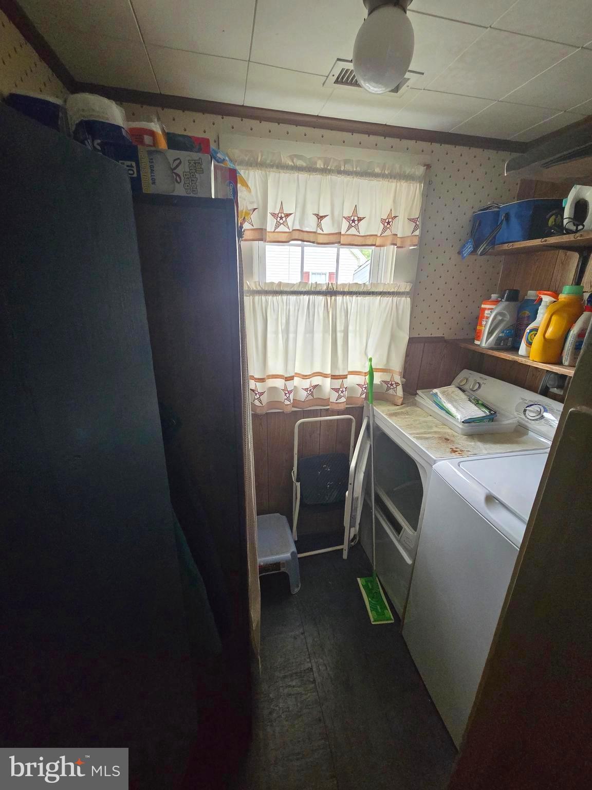 26431 Old State Road Crisfield, MD 21817 - Photo 19 of 25 a utility room with dryer and washer