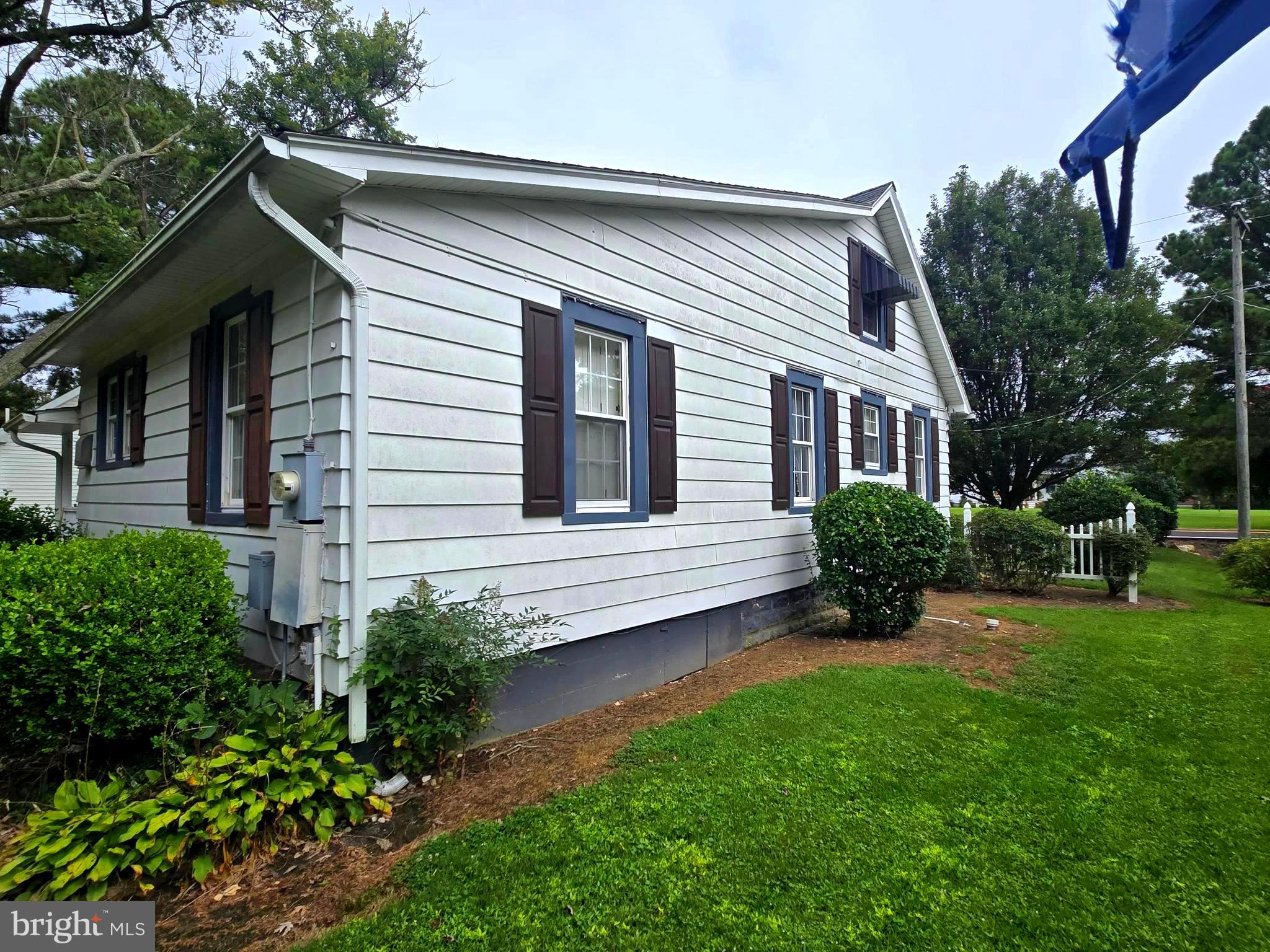 26431 Old State Road Crisfield, MD 21817 - Photo 4 of 25 a view of a house with backyard and garden