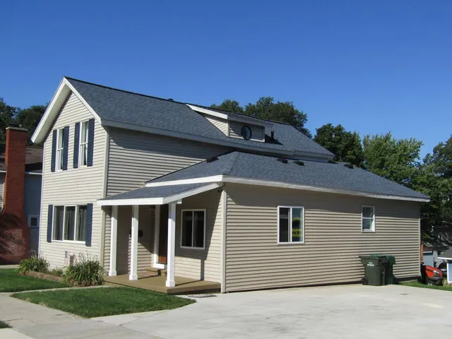 $2,400 | 2032 Harrison Avenue, Muskegon, MI 49441