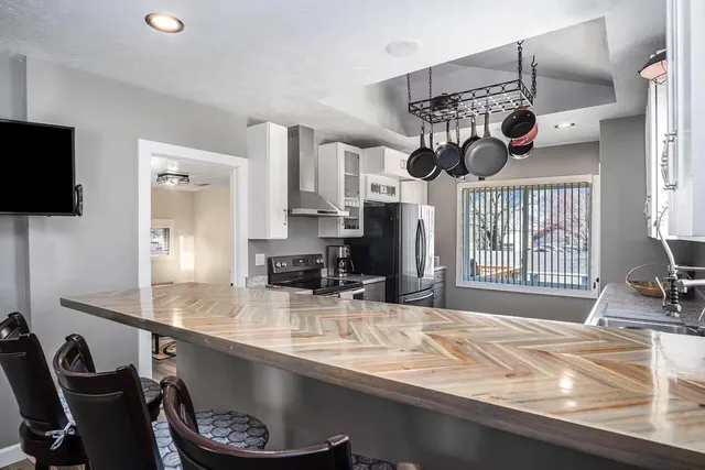 $2,400 | 2032 Harrison Avenue, Muskegon, MI 49441