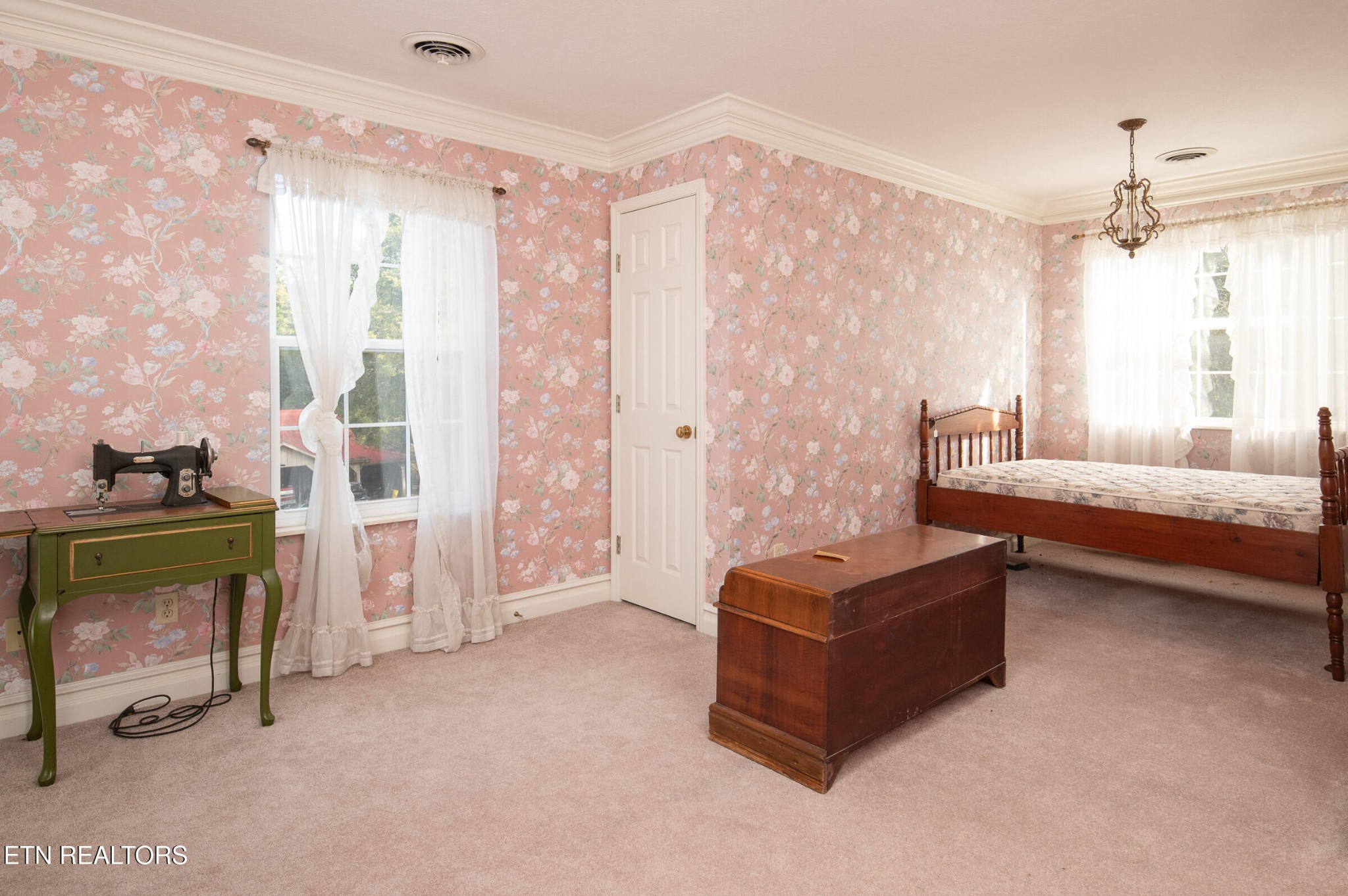 6215 Cardwell Road Corryton, TN 37721 - Photo 19 of 22 a living room with furniture and a fireplace
