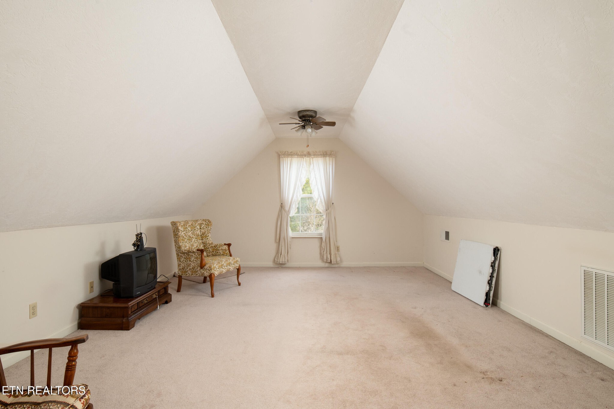 6215 Cardwell Road Corryton, TN 37721 - Photo 21 of 22 a view of empty room with windows