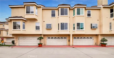 $1,087,000 | 2825 Plaza Del Amo, Unit 102, Torrance, CA 90503